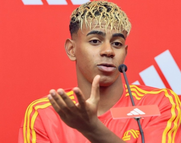 金八号配资 亚马尔在中国接受央视总台采访，表示梅西是历史第一人！