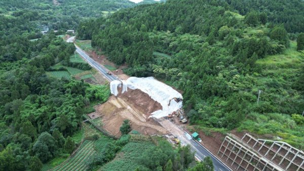 博牛配资 四川一公路被指铺好未满一年出现沉陷，交通局称尚未交付验收